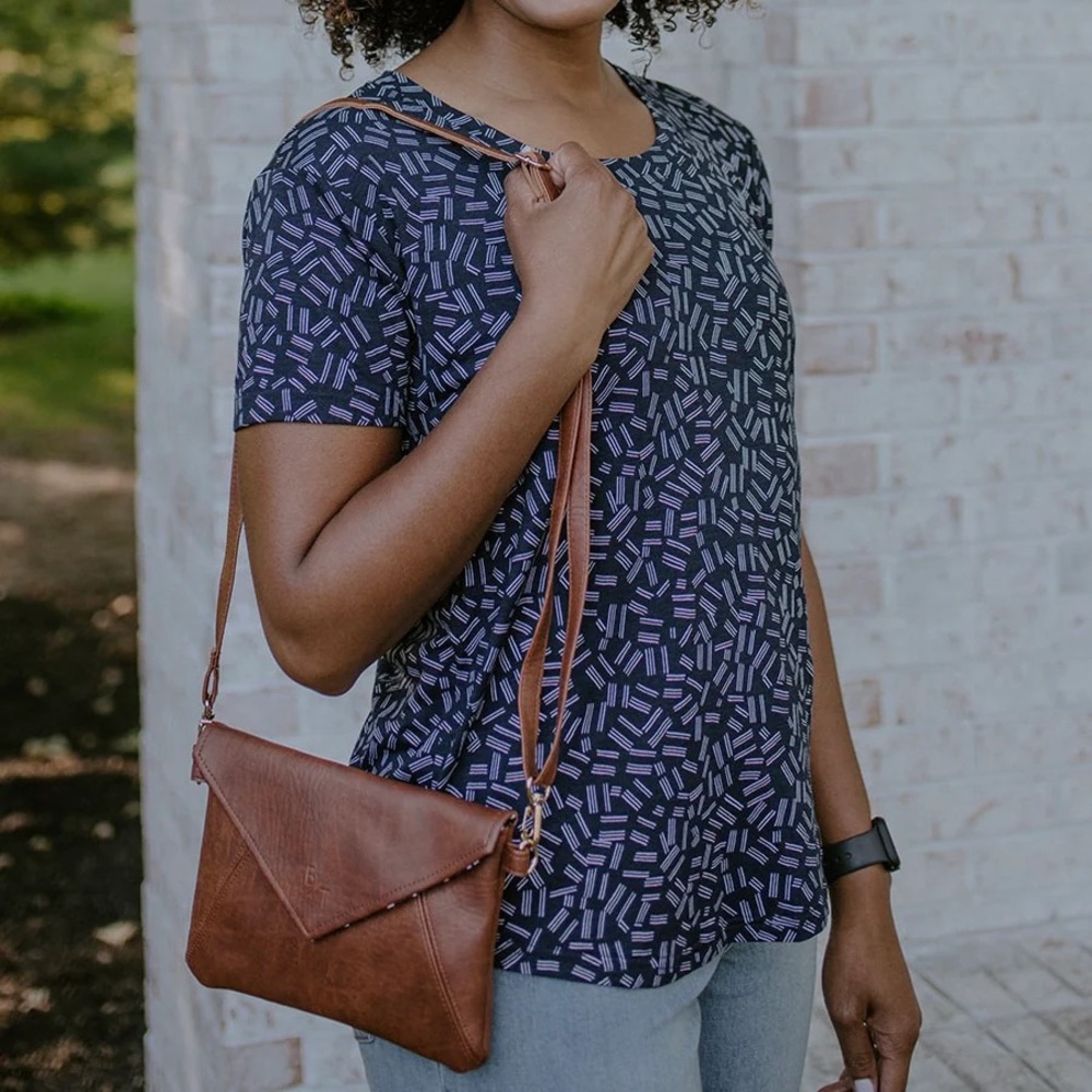 BYTAVI Trio Scoop Tee